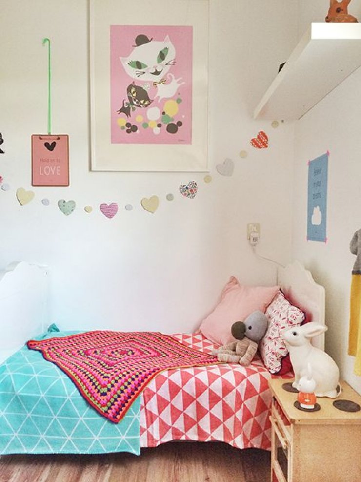 hearts garland in a girls room