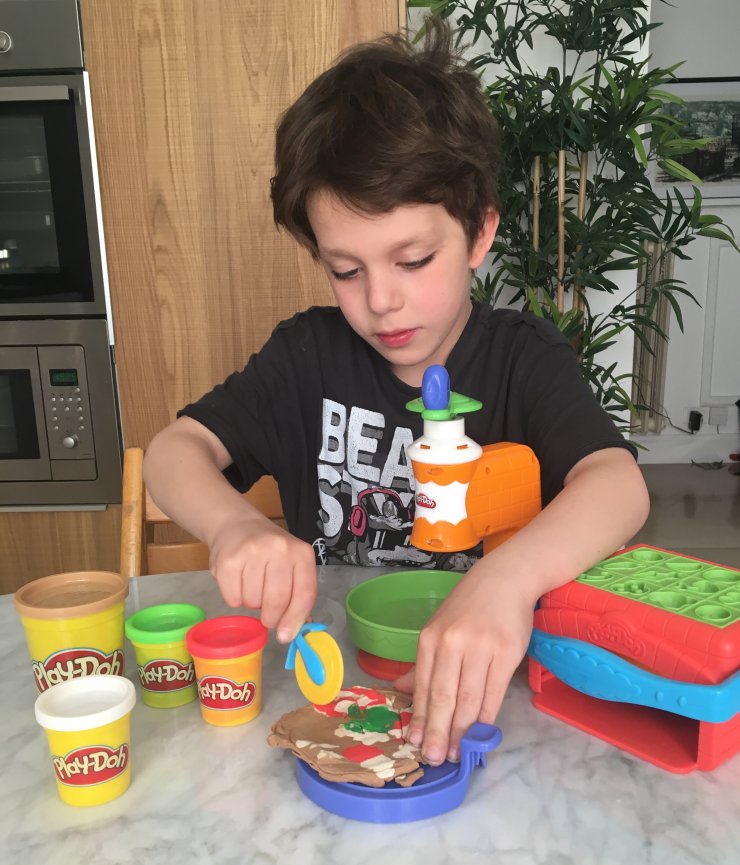 mommo design: PLAY DOH PARTY PIZZA
