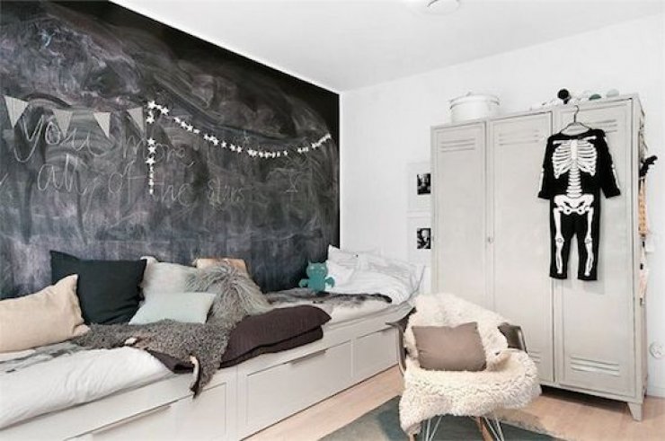 shared boys' room chalkboard wall