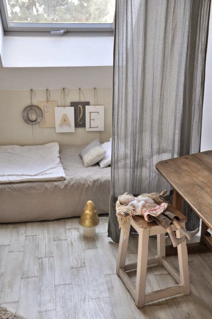 floor bed with curtain