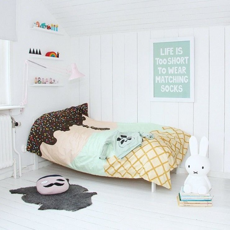 ice cream bedding in a kids' room