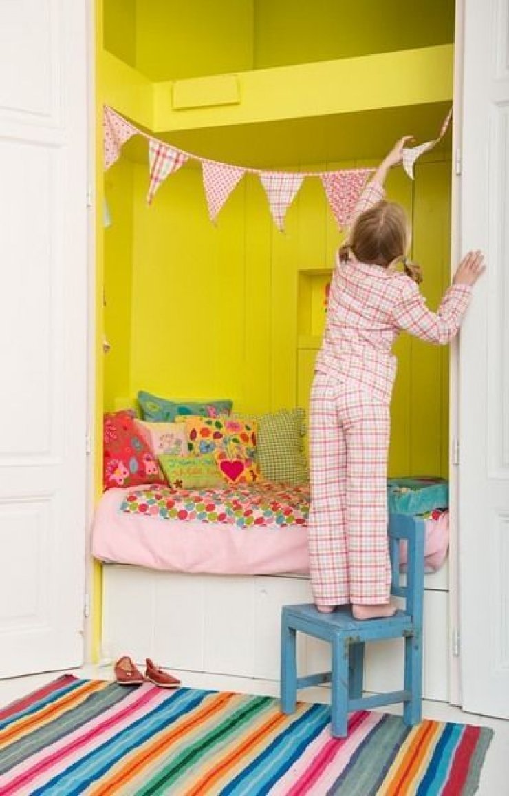 yellow sleeping nook in a girls room