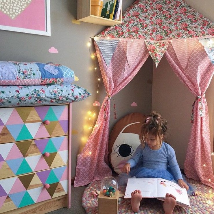 childrens bedroom reading corner