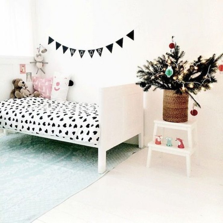 CHRISTMAS TREE TRIMMING IN KIDS ROOM