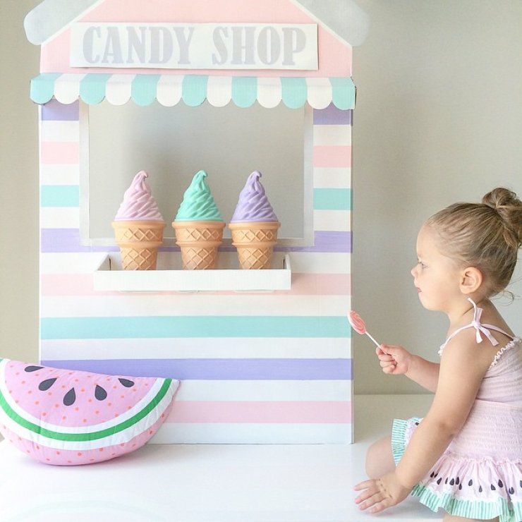DIY cardboard ice cream stand