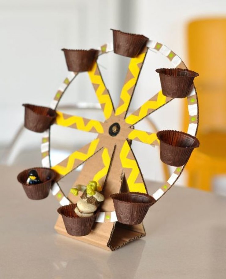 mommo design: PLAYING WITH CARDBOARD