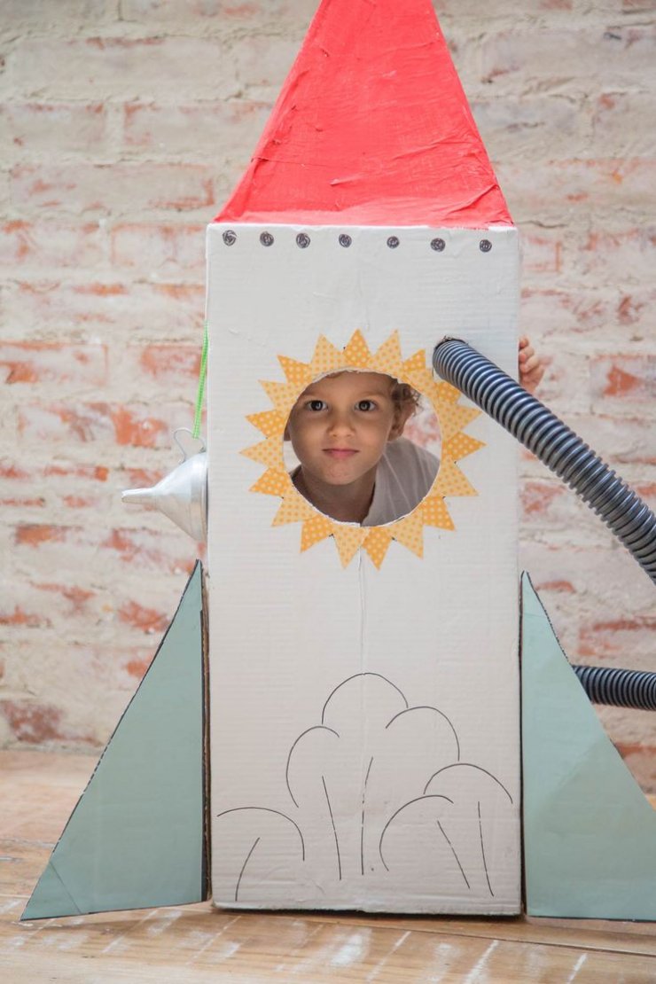 mommo design: PLAYING WITH CARDBOARD