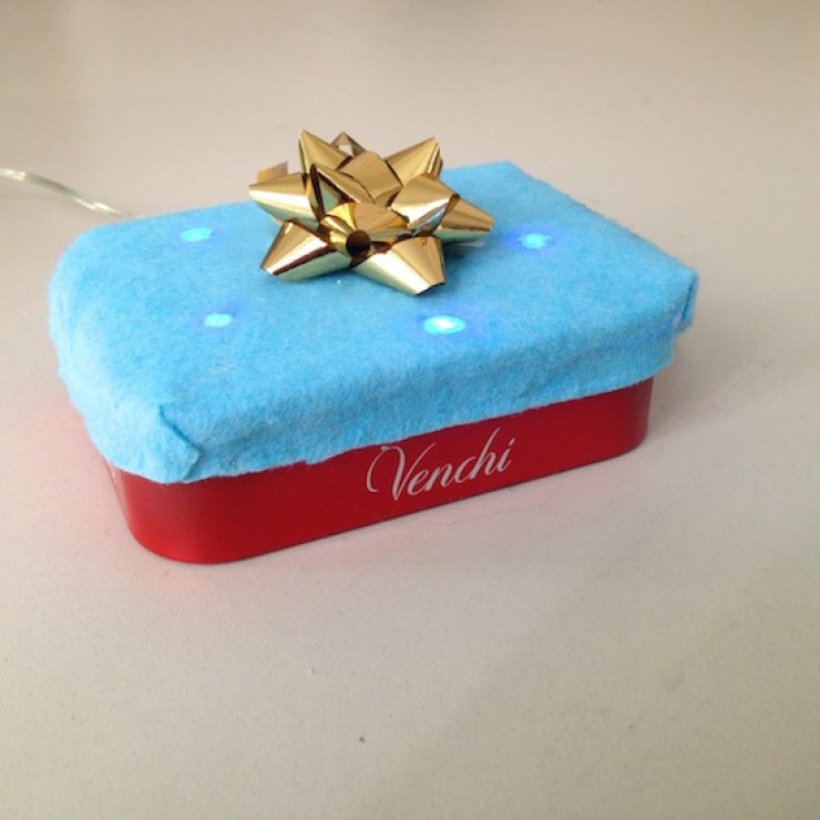 Diy portable Nativity in a mint tin