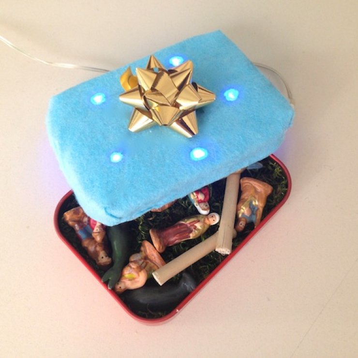 Diy portable Nativity in a mint tin