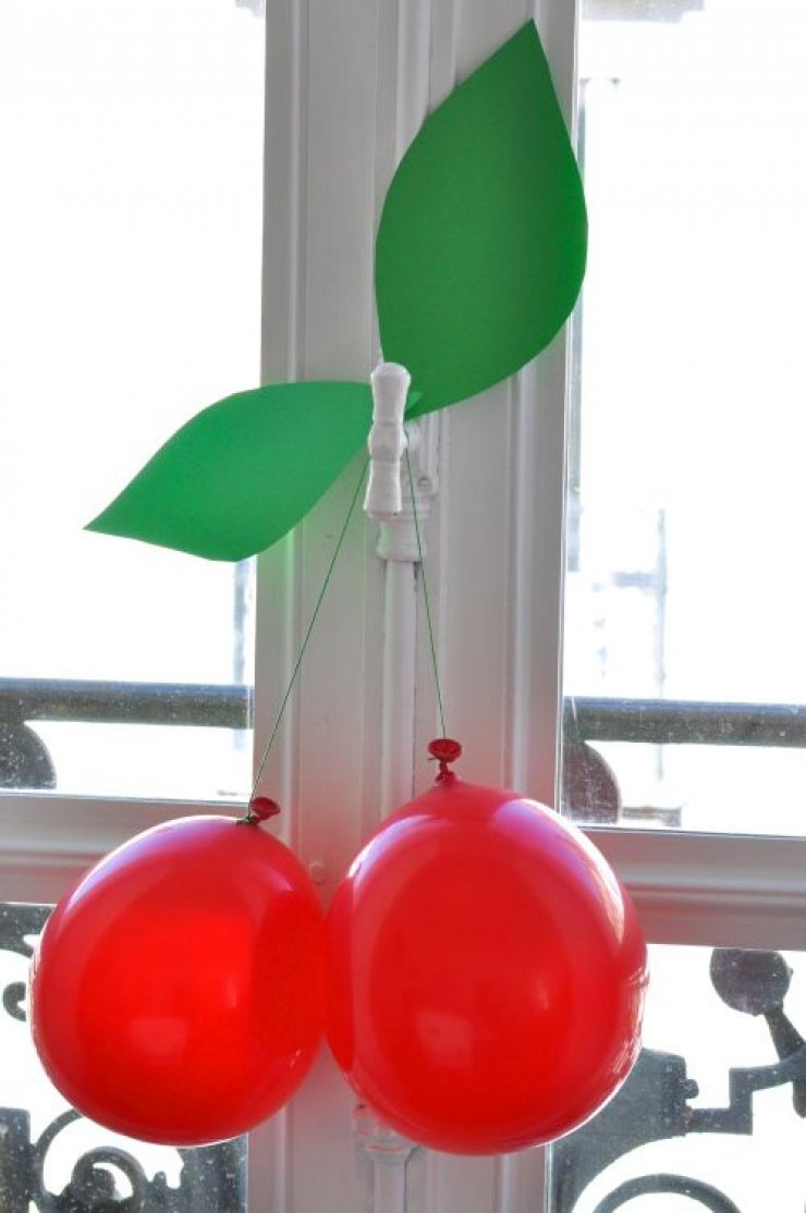 mommo design: FRUIT BALLOONS